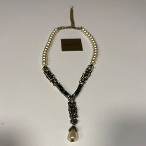 Elegant Pearl and Gold Necklace